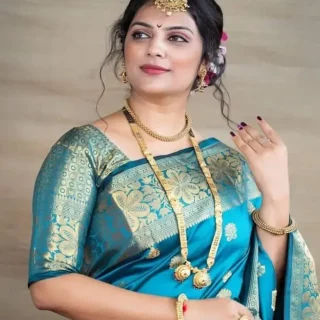 0cbrz_1024.webp Staggering Banarasi Silk Saree & Blouse