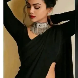 3rszg_1024.webp Aakarsha: Refined Sarees of Distinction
