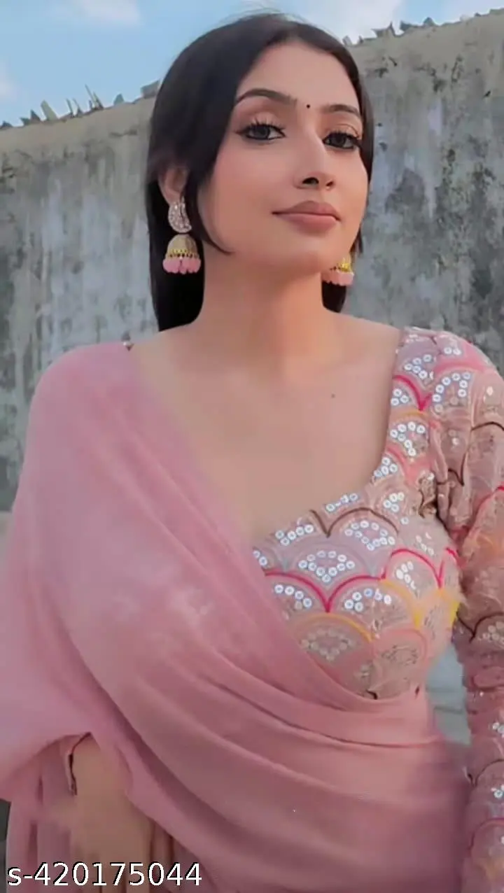 Cream Georgette Saree: Bollywood Party Ready - Image 2