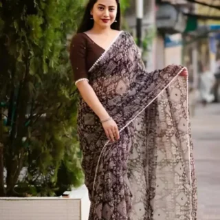 6dk2h_1024.webp Charvi: Exquisite Sarees, Timeless Elegance.