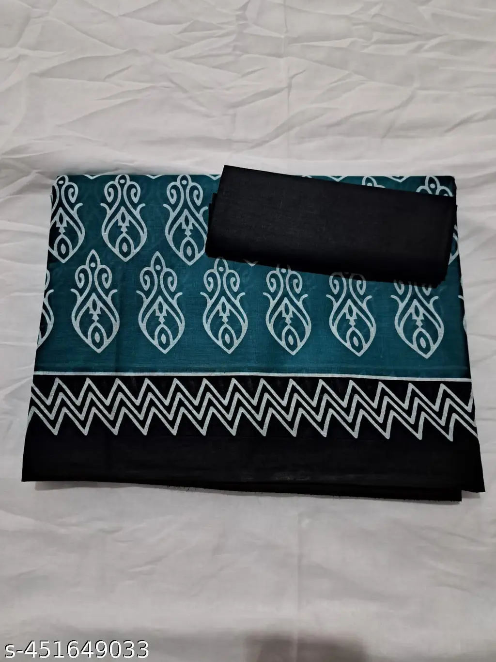 Black & Sigreen Cotton Saree: Everyday Elegance - Image 4
