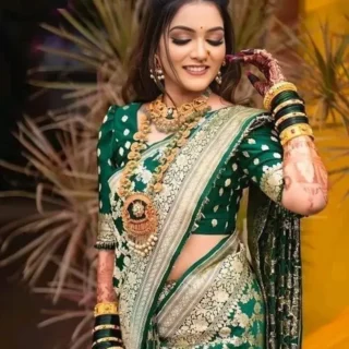 dngrv_1024.webp Banarasi Kanjivaram: Trendy Silk Sarees