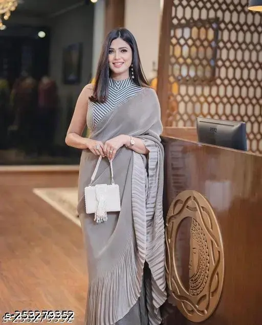Girls' Crush Saree: Fun & Festive - Image 2