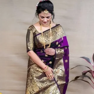 lqoks_1024.webp Staggering Banarasi Silk Saree & Blouse