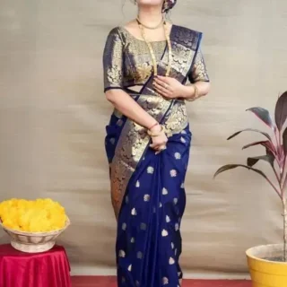 muaol_1024.webp Staggering Banarasi Silk Saree & Blouse