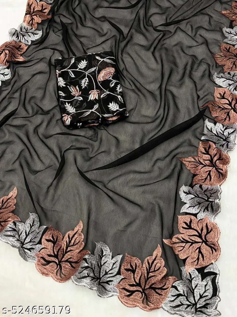 Elegant Chiffon Saree with Designer Blouse - Image 4
