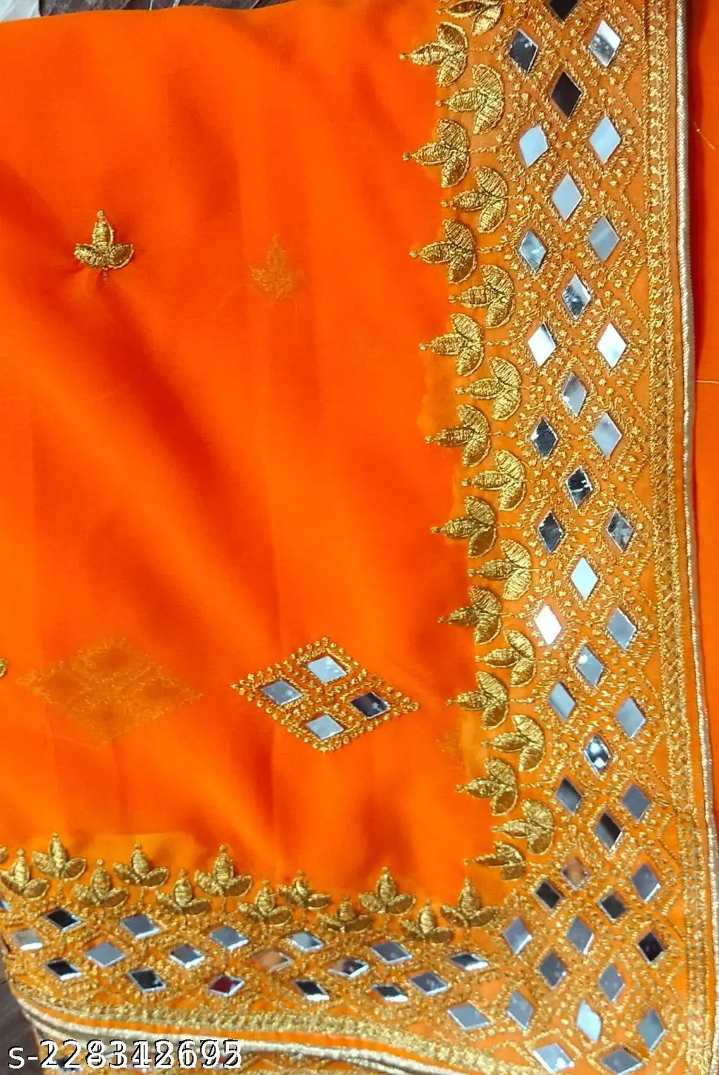 Heavy Kaju Embroidery Mirror Saree Kraddle - Image 2